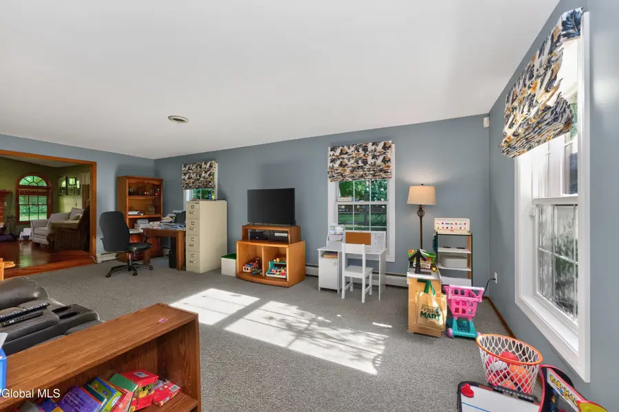 312 Ridgewood Circle, Guilderland, NY 12203 - #3