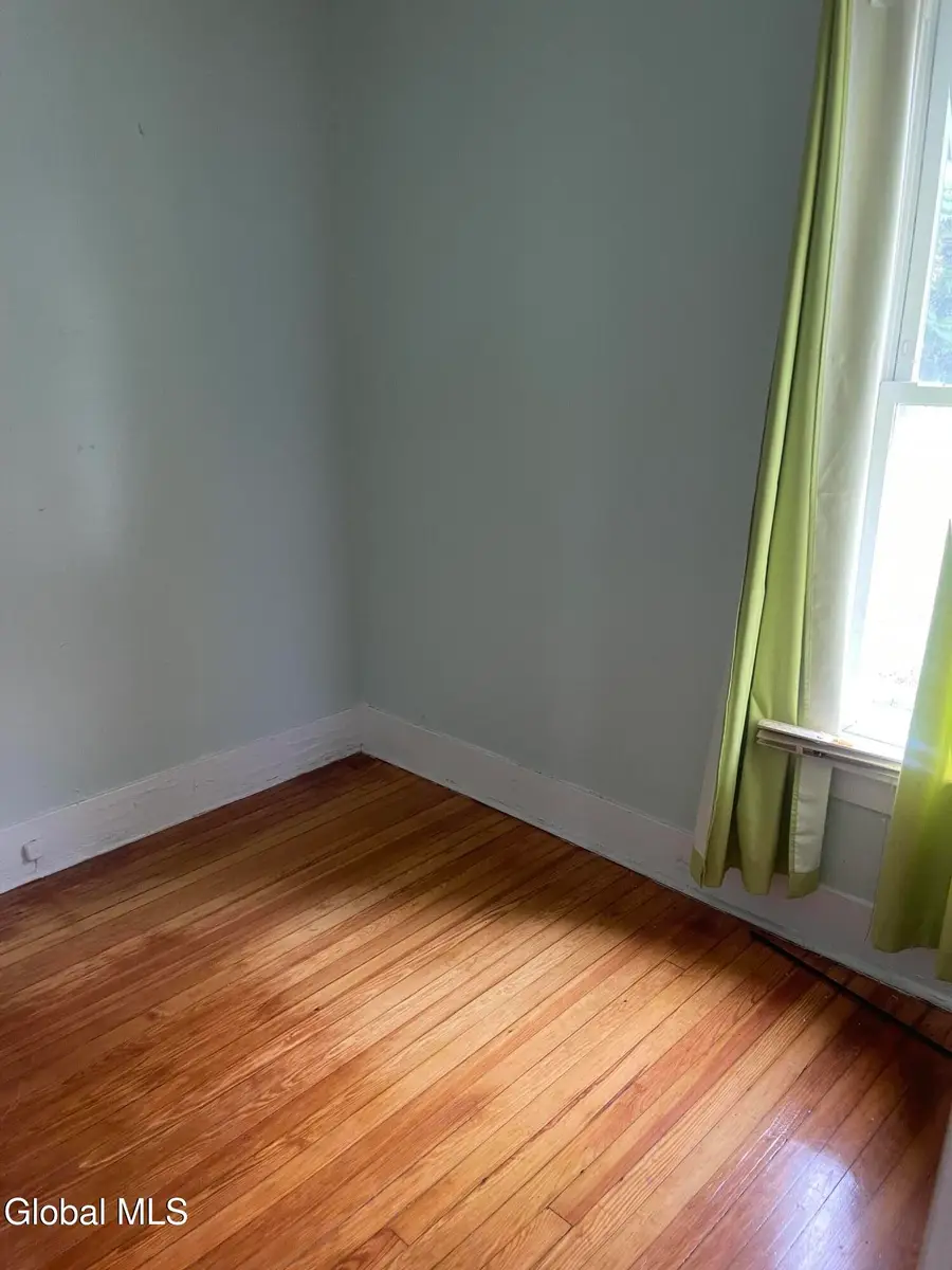 16 Locust Avenue, Amsterdam, NY 12010 - #3