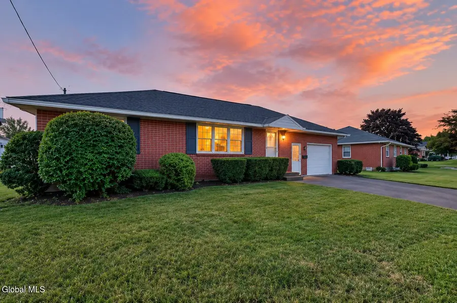 4 Iris Lane, Albany, NY 12205 - #2