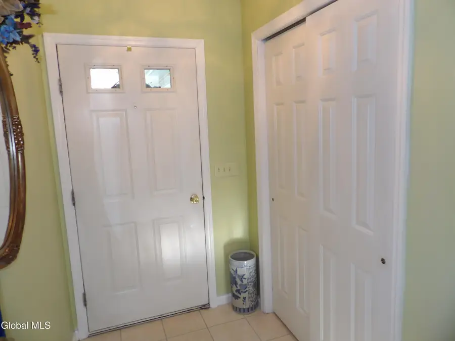 16 Brook Street, Hampton Manor, NY 12144 - #3