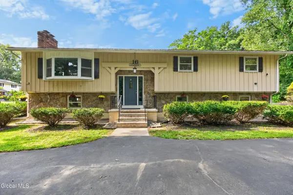 16 Golf Road, Schenectady, NY 12304