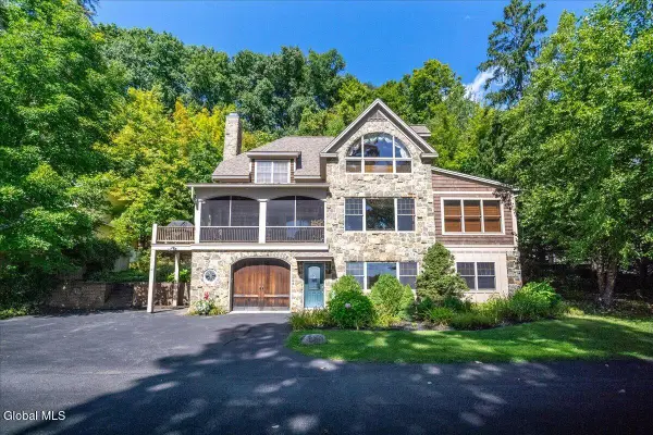 11 Manning Cove Road, Malta, NY 12020