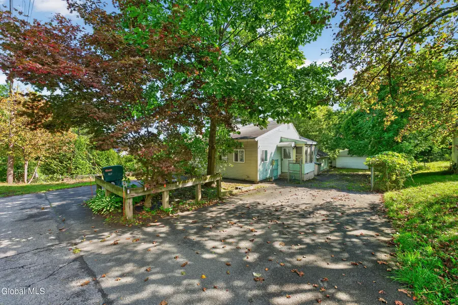 127 Dunsbach Ferry Road, Colonie, NY 12047 - #3