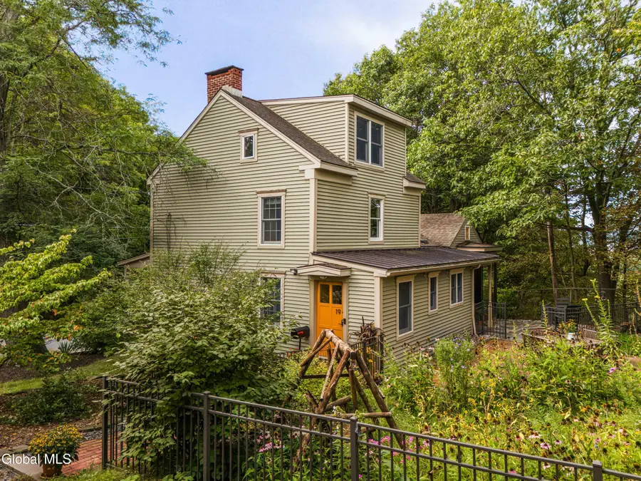 19 Linden Avenue, Troy, NY 12180 - #2