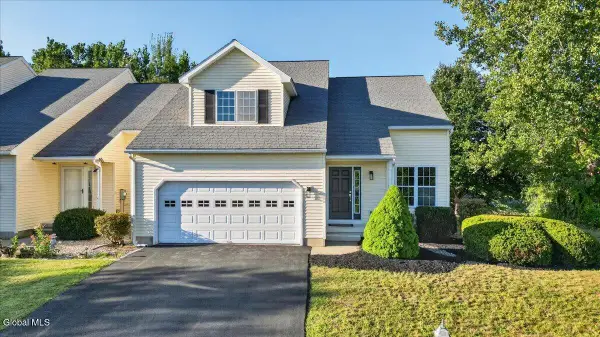 28C Pointe West Drive, Halfmoon, NY 12065