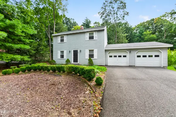 29 Barkwood Lane, Clifton Park, NY 12065