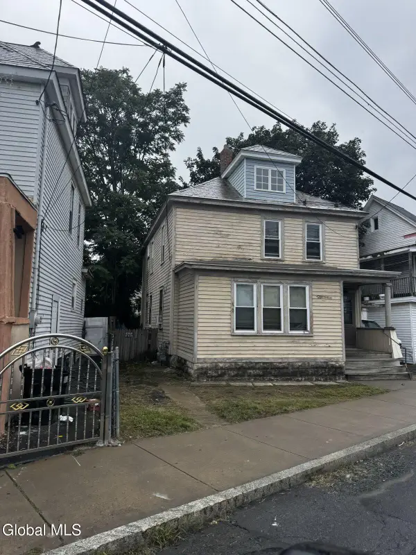 1059 Chrisler Avenue, Schenectady, NY 12303