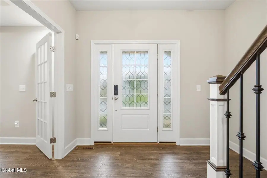 7 Cragmoor Lane, Colonie, NY 12205 - #3