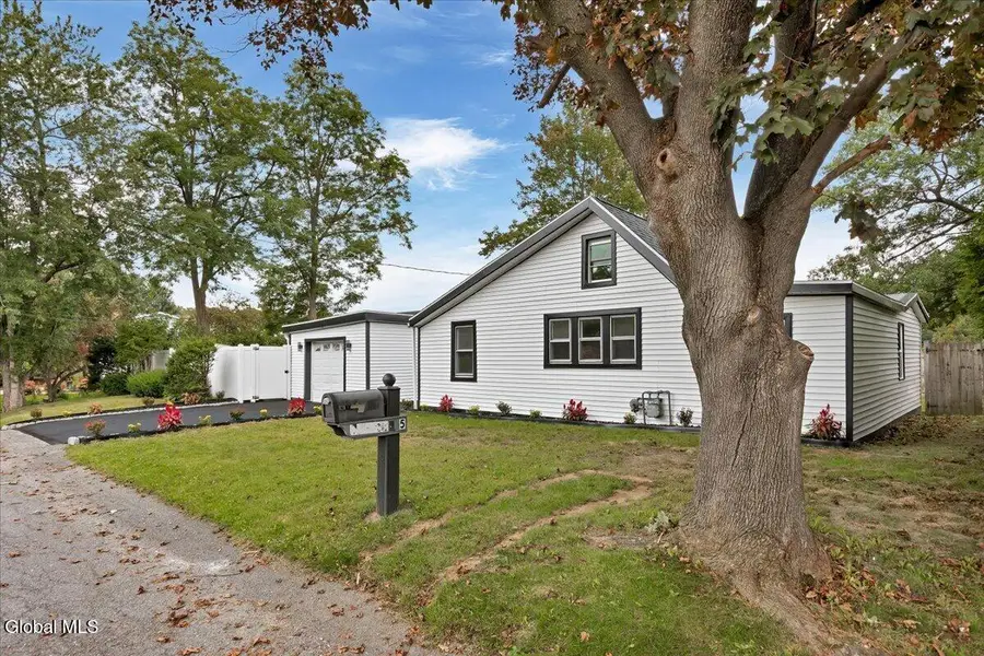 5 Marquette Avenue, Latham, NY 12110 - #2