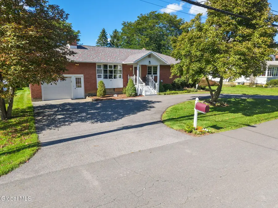 23 Nutwood Avenue, Colonie, NY 12304 - #2