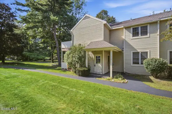 214 Monmouth Way, Halfmoon, NY 12065