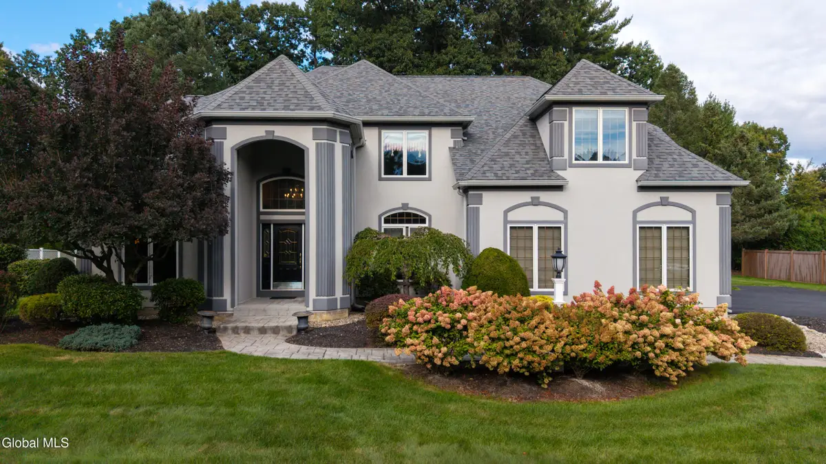 34 Devonshire Way, Halfmoon, NY 12065 - #1
