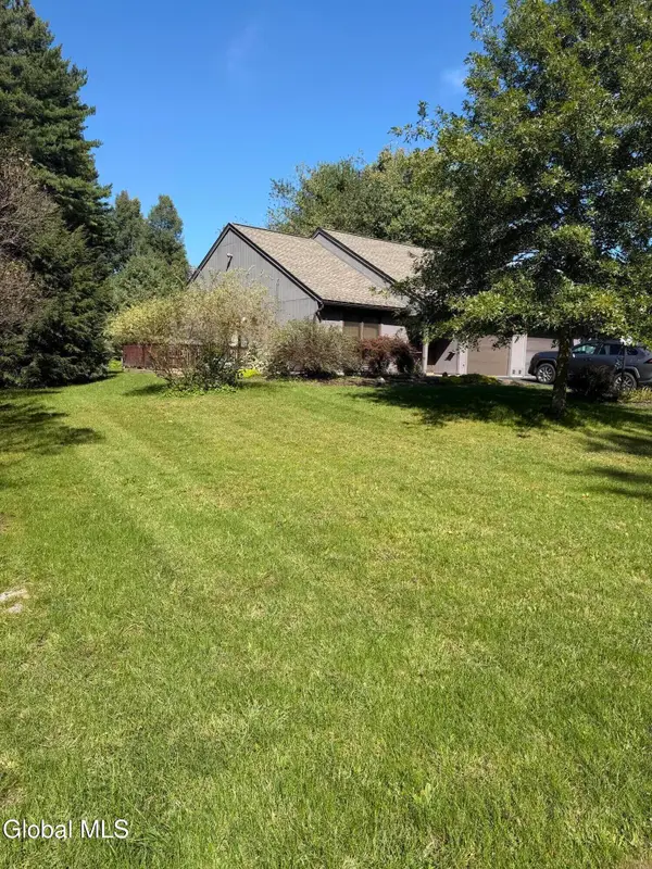 53 Queen Mary Drive Drive, Queensbury, NY 12804