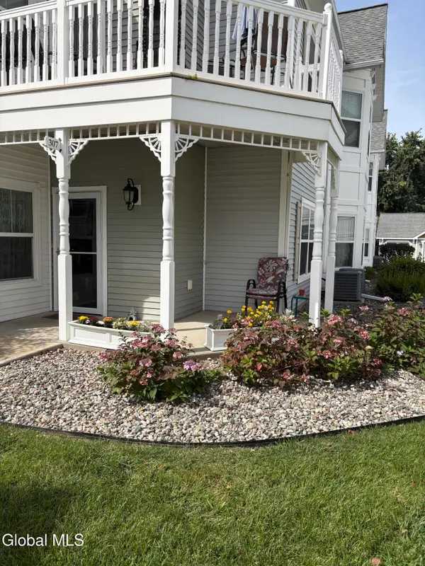 307 Kelly Circle, Guilderland, NY 12009