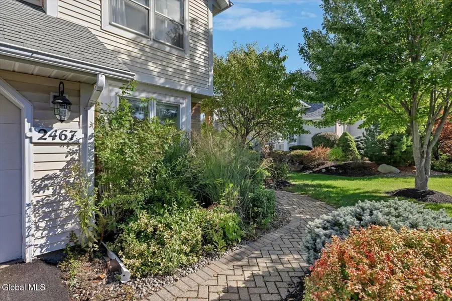 2467 Nott St E, Niskayuna, NY 12309 - #3