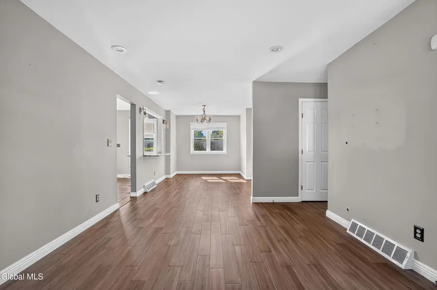 5 Hemlock Lane, Albany, NY 12208 - #3