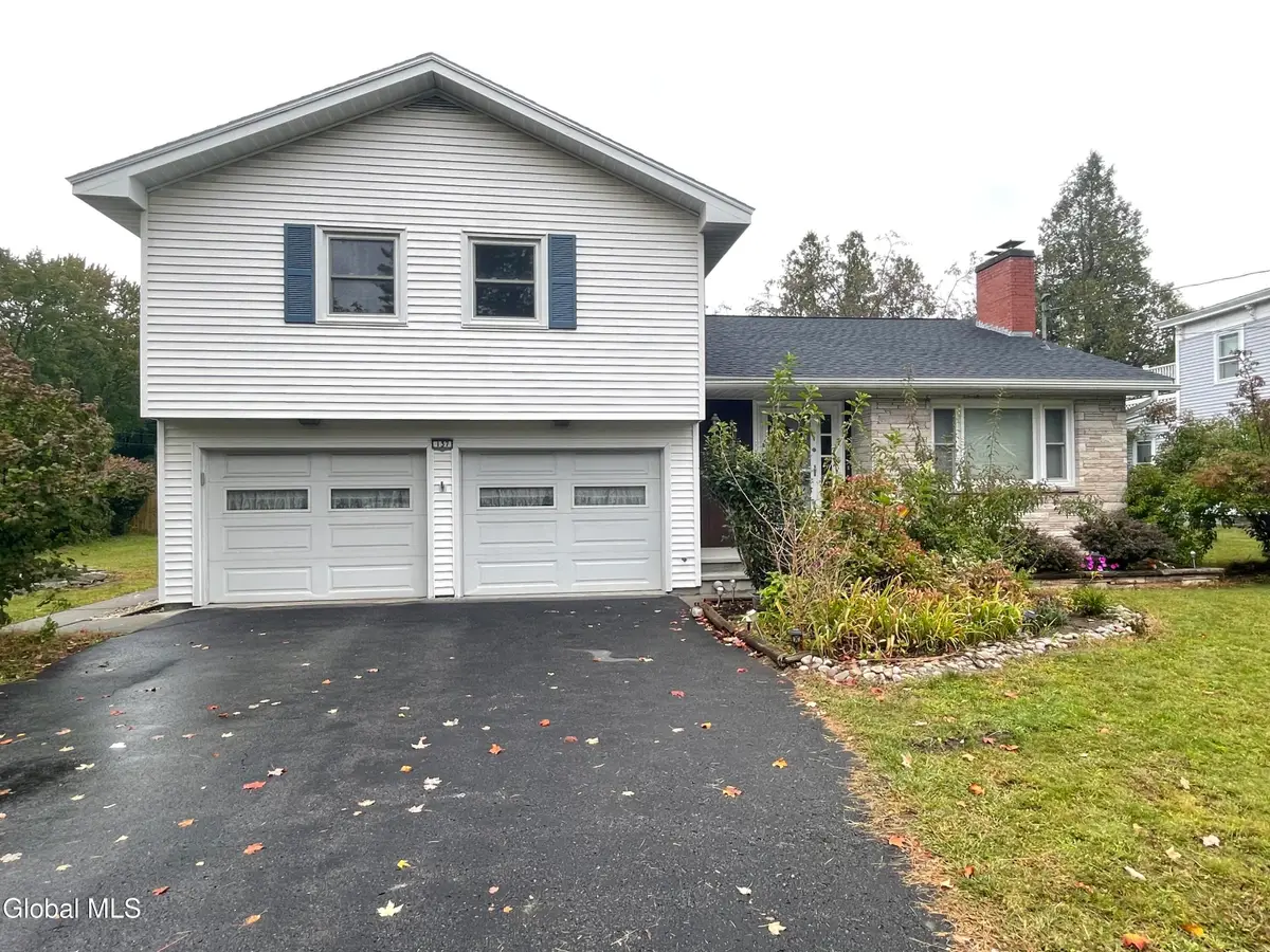 137 Kenwood Avenue, Bethlehem, NY 12054 - #1