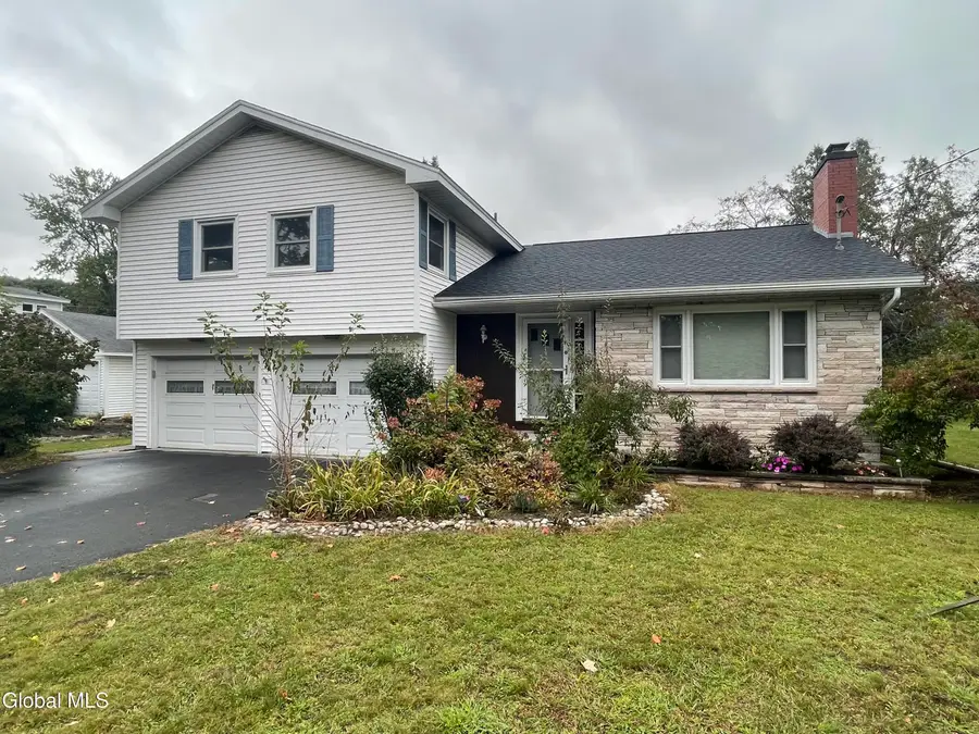 137 Kenwood Avenue, Bethlehem, NY 12054 - #3