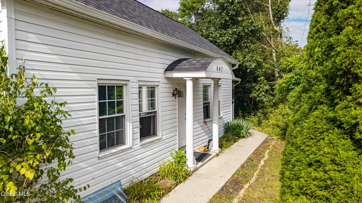 647 Saratoga Road, Schenectady, NY 12302 - #1