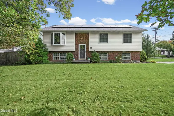 320 Whiteview Road, North Greenbush, NY 12198