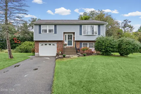 13 Andree Court, Colonie, NY 12309