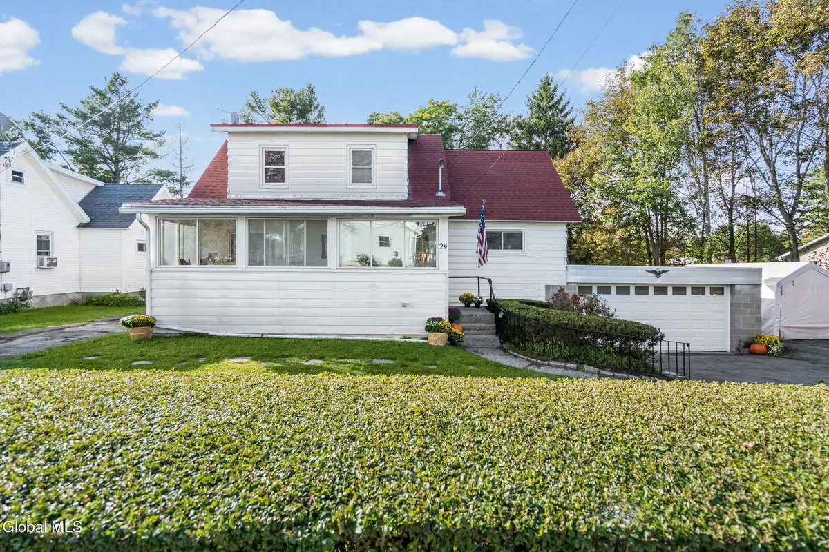 24 Glenwood Road, North Greenbush, NY 12180 - #1