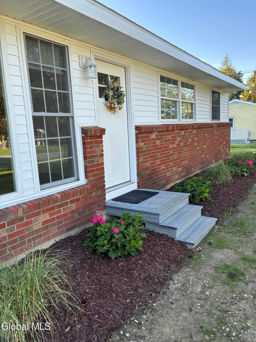 18 Walter Road, Troy, NY 12180 - #3