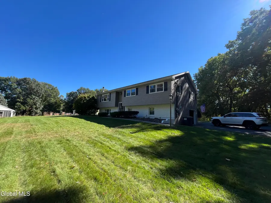 304 Grooms Road, Halfmoon, NY 12065 - #2