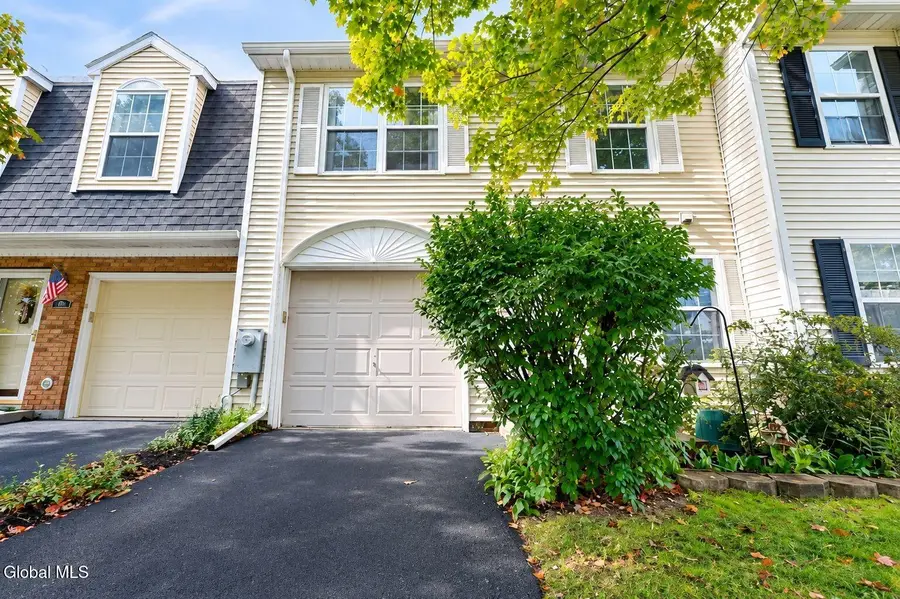 102 Bridgewood Lane, Colonie, NY 12189 - #2
