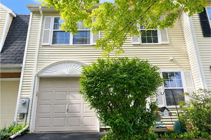 102 Bridgewood Lane, Colonie, NY 12189 - #3
