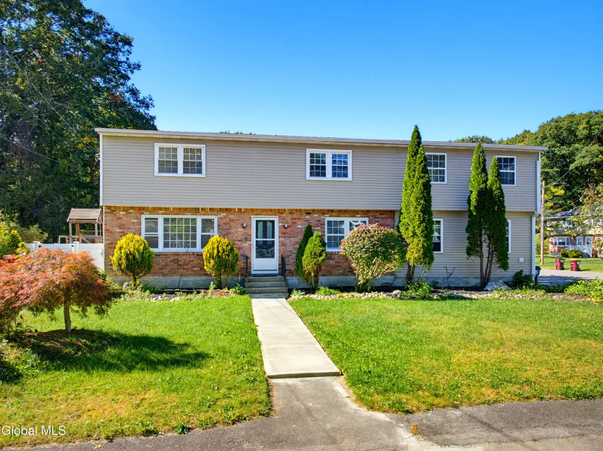 8 Emerson Drive, Colonie, NY 12110 - #1