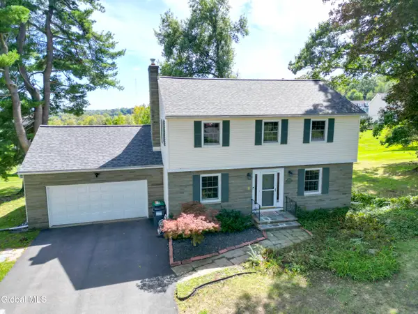 1092 Merlin Drive, Niskayuna, NY 12309