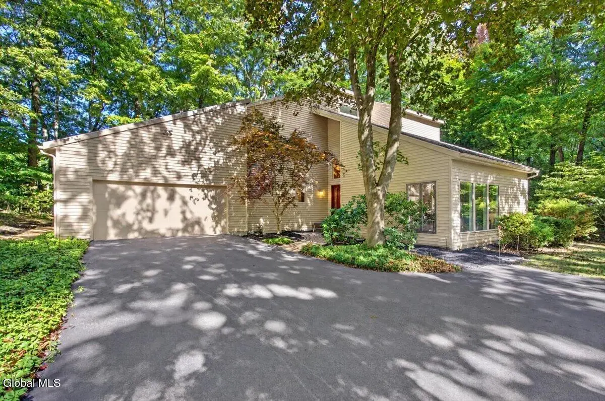 11 Beechridge Road, Clifton Park, NY 12065 - #1