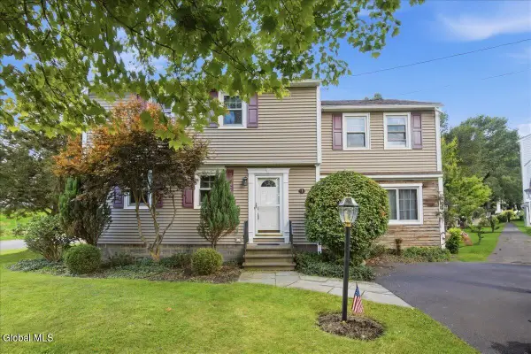 1 Hillview Court, North Greenbush, NY 12198