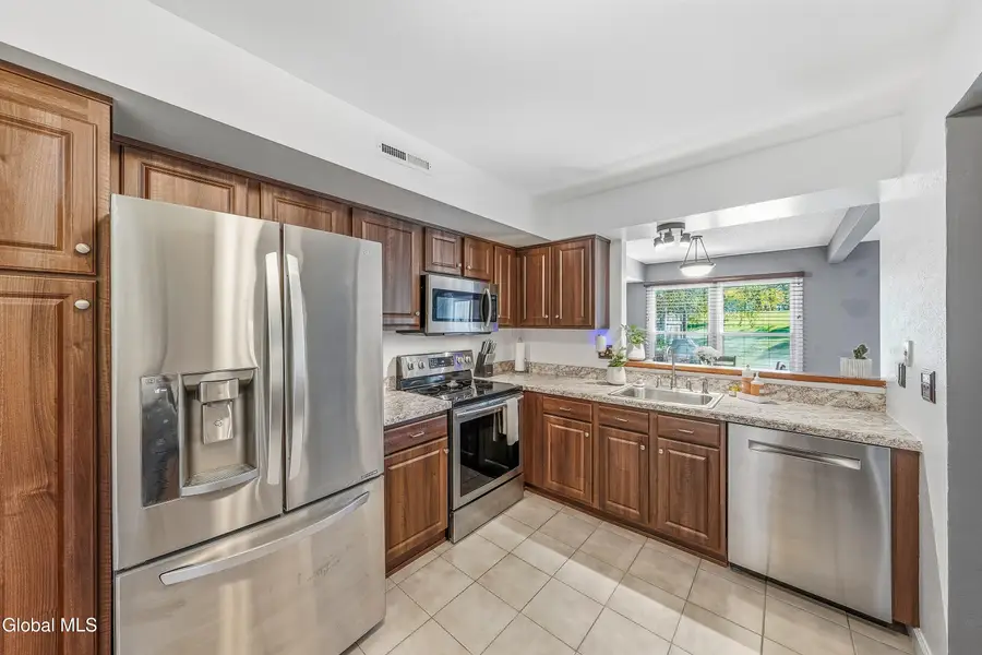 18 Plaza Avenue, East Greenbush, NY 12144 - #2