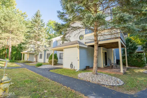 214 Yorktown Drive, Halfmoon, NY 12065