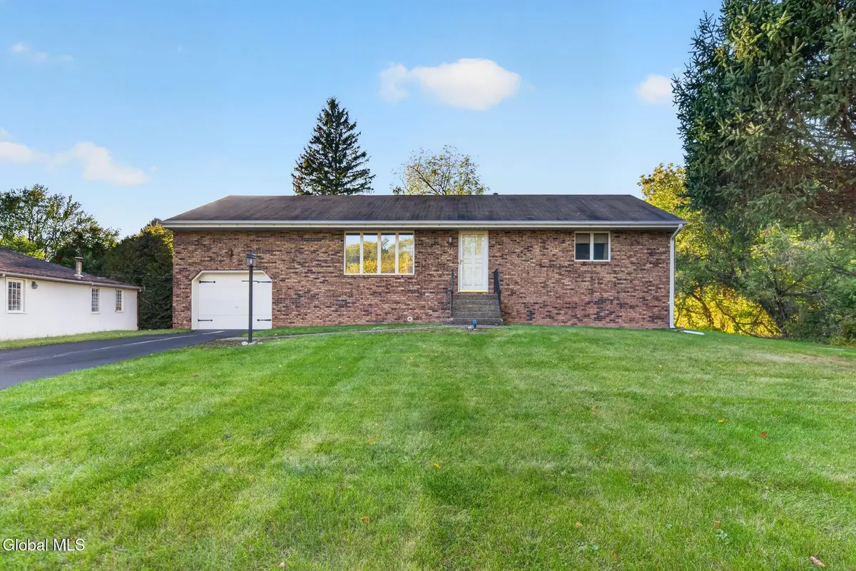 8 Helen Terrace, Loudonville, NY 12211 - #1
