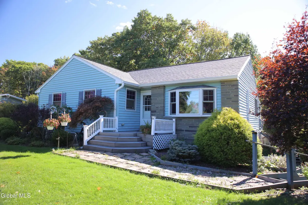 11 Breezedale Drive, Sand Lake, NY 12018 - #1