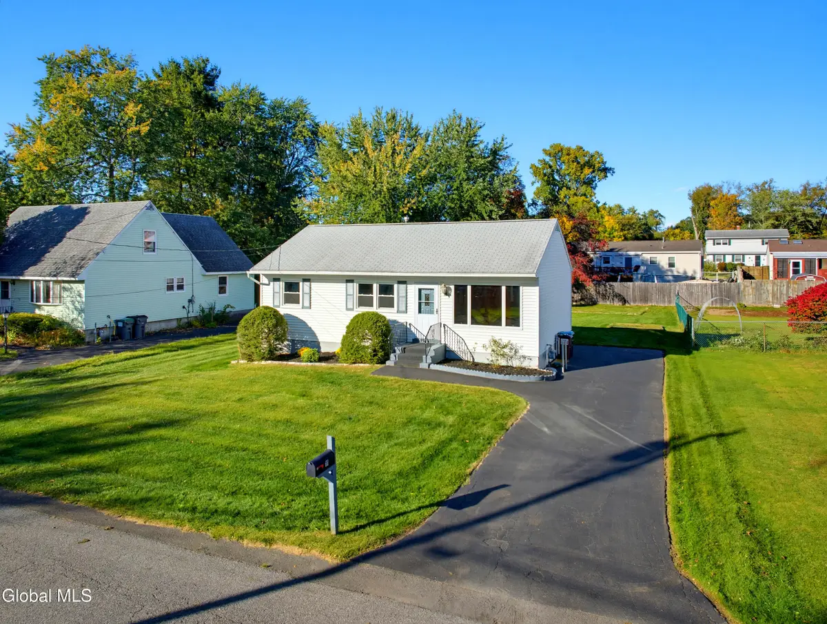 11 Amelia Drive, Schenectady, NY 12309 - #1
