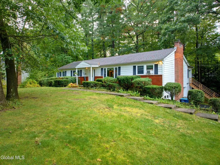 31 Casablanca Court, Clifton Park, NY 12065 - #2