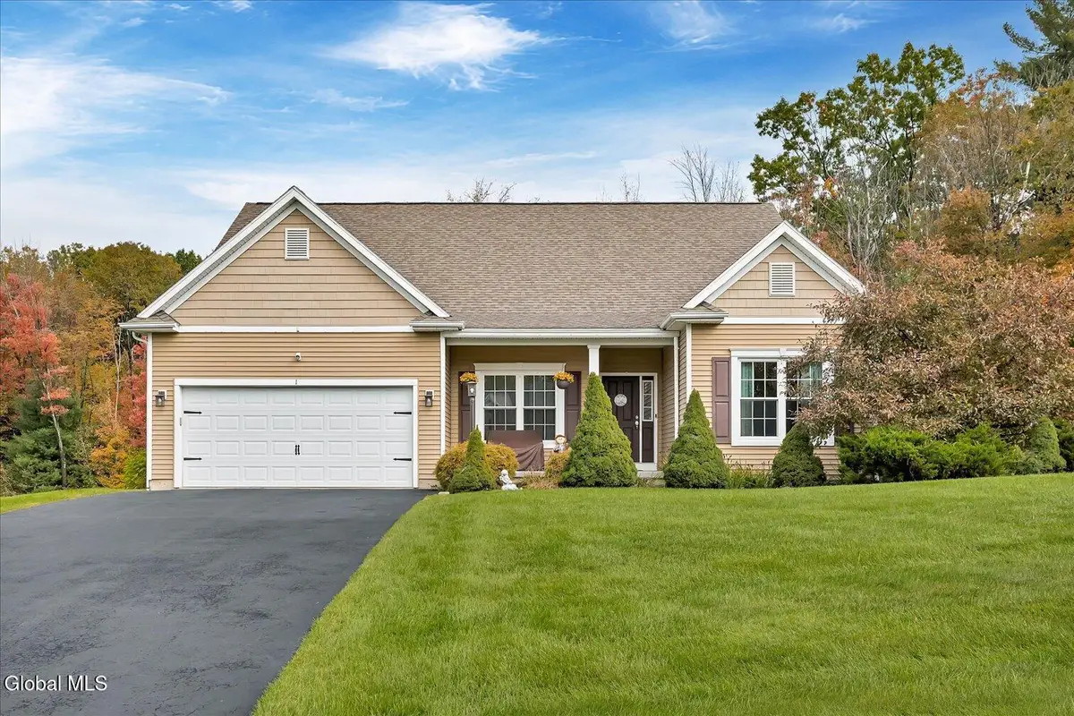 1 Mallard Place, Halfmoon, NY 12118 - #1