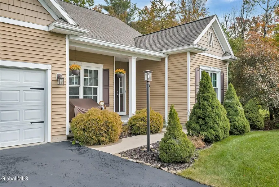 1 Mallard Place, Halfmoon, NY 12118 - #2