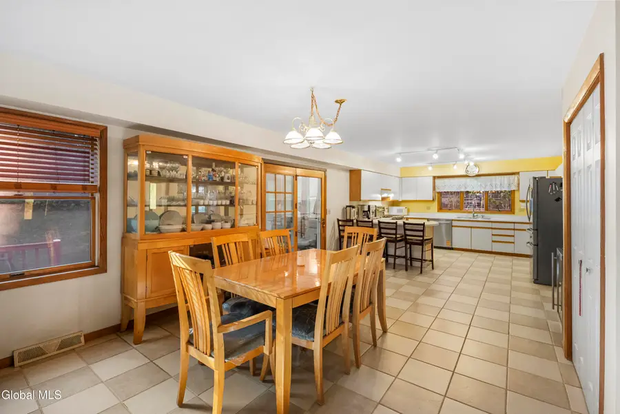 102 Old Coach Road, Clifton Park, NY 12065 - #2