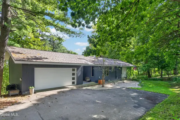 46 East Road, Troy, NY 12180
