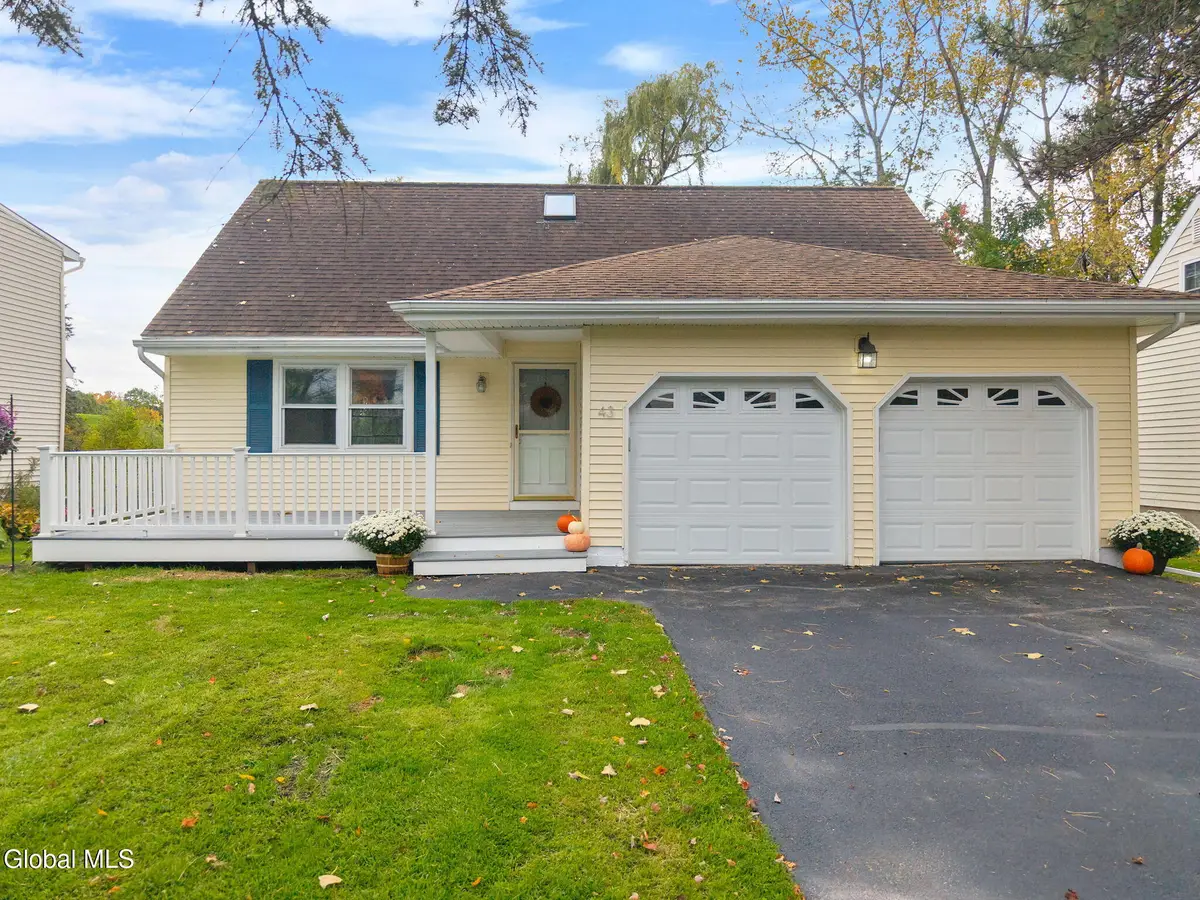 43 Par Circle, Albany, NY 12208 - #1