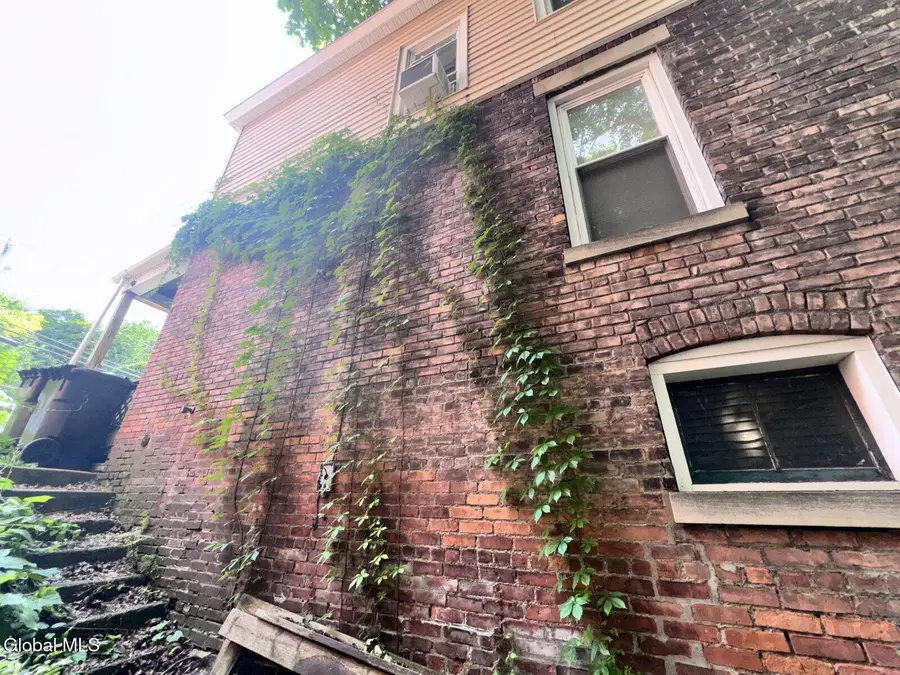 26 Oakwood Avenue, Troy, NY 12180 - #2