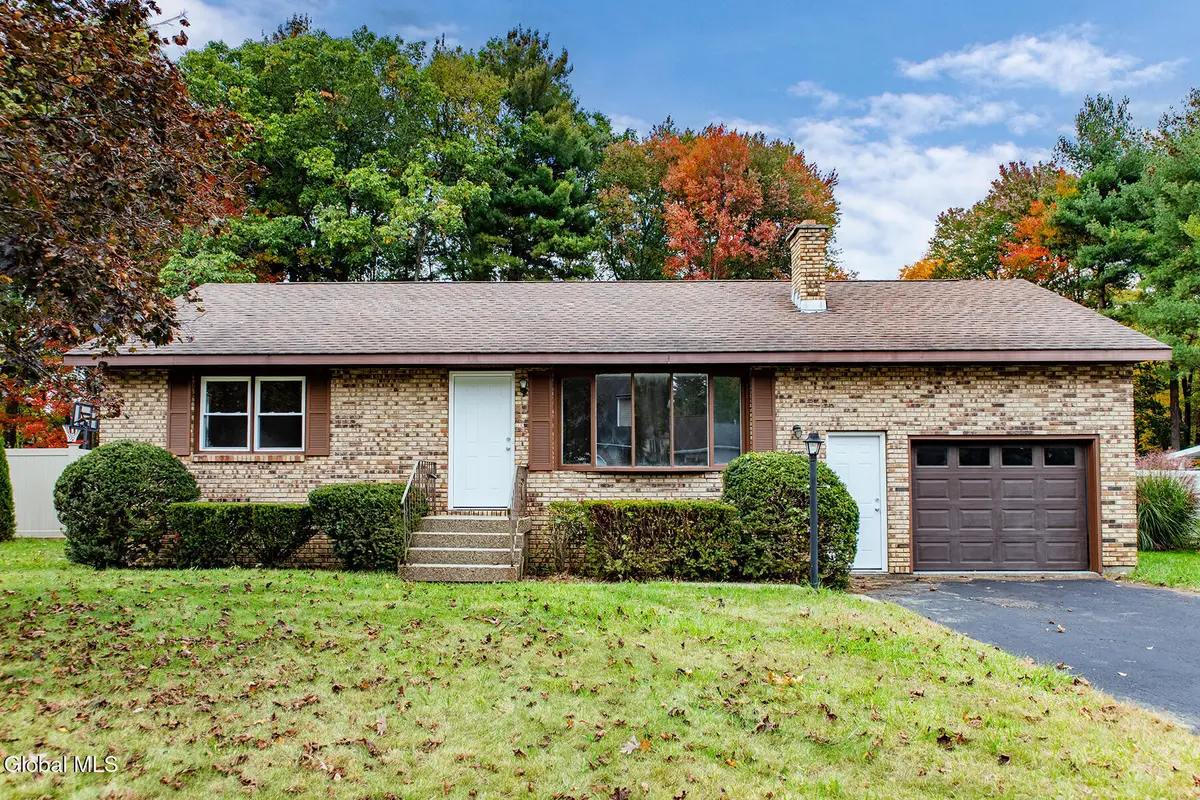 11 Melissa Court, Colonie, NY 12205 - #1
