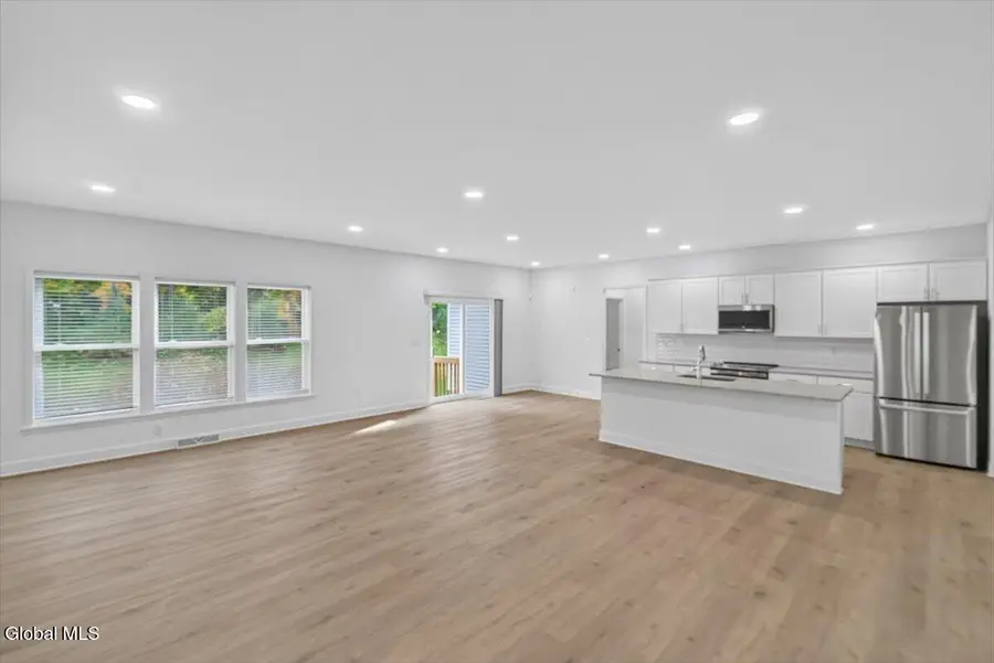 12 Farmington Court, Glenmont, NY 12077 - #2