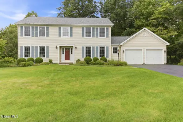 43 Huntswood Lane, East Greenbush, NY 12061