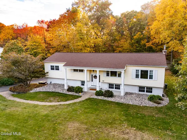 10 Sweet Brier Drive, Clifton Park, NY 12019